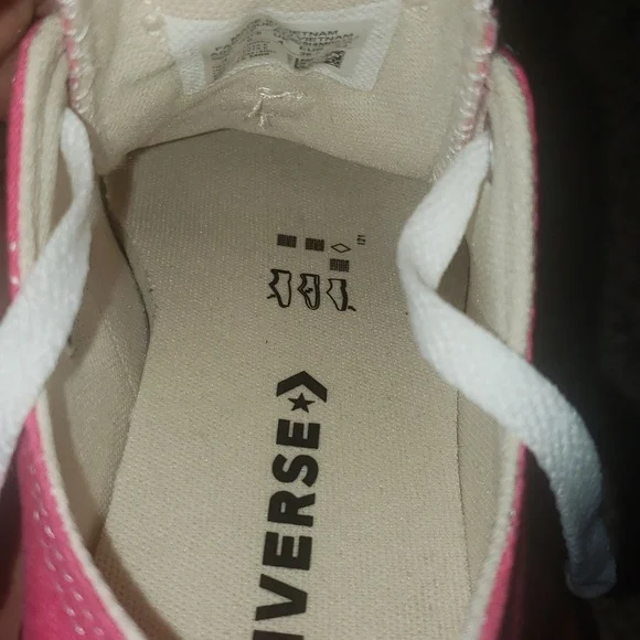CONVERSE Chuck Taylor All Star, Bight Pink Sneaker. Men's Size 4, Women's Size 6 - Picture 12 of 13